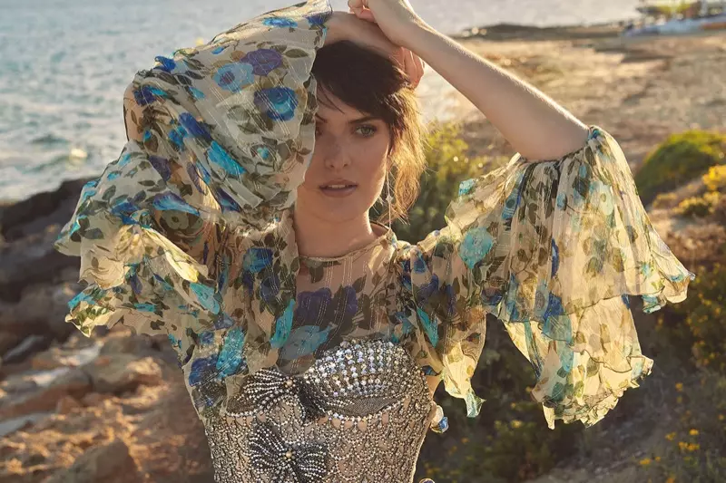 Sam Rollinson porte de jolies robes d'été pour S Moda