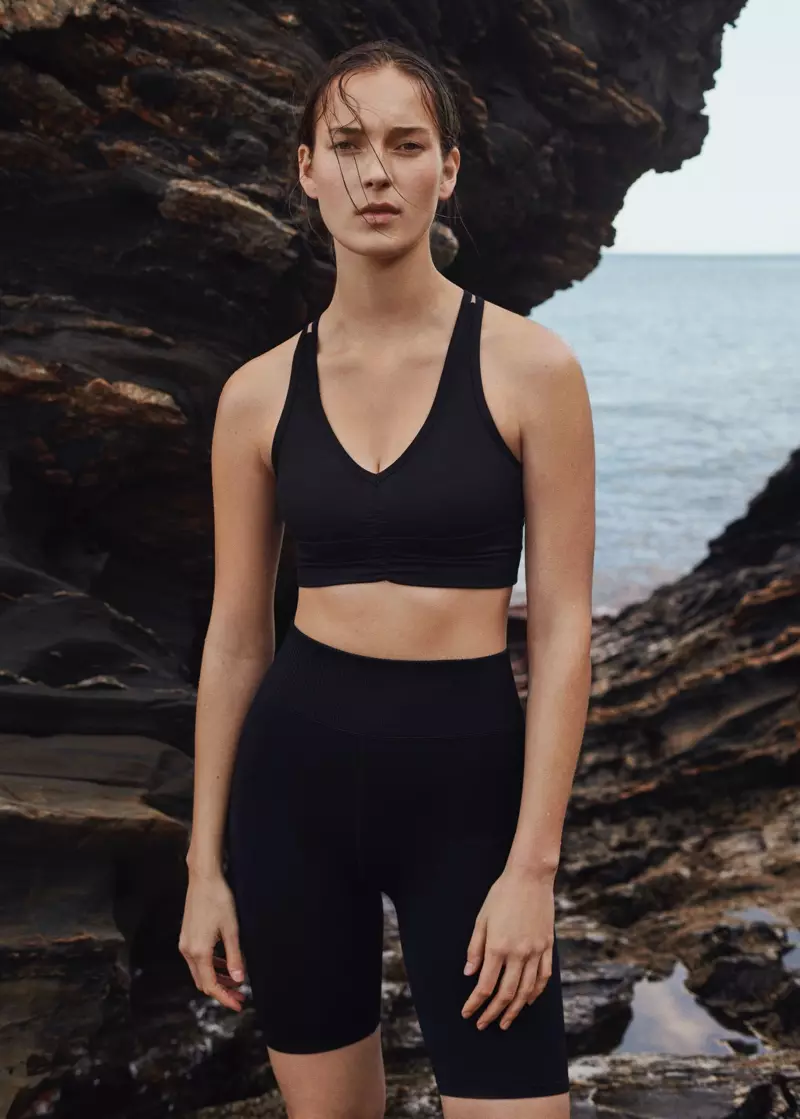 Mango se concentre sur les designs sans couture pour sa collection de vêtements de sport printemps-été 2021.