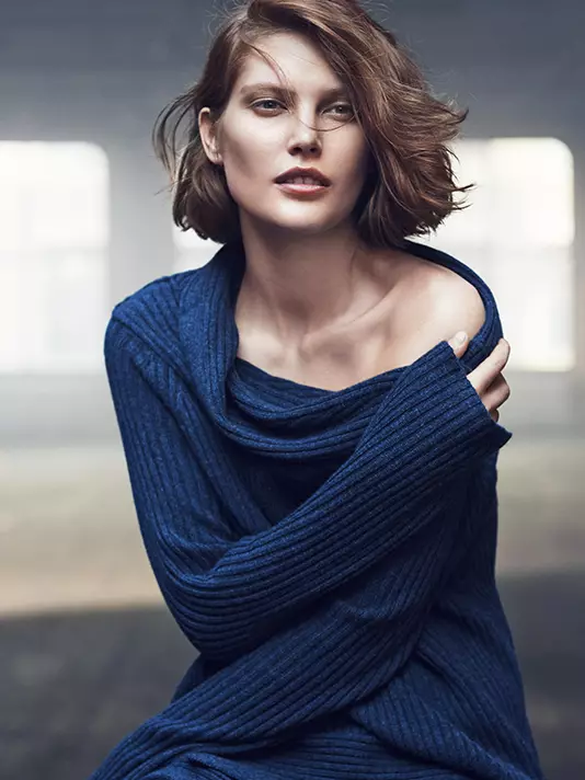 Catherine McNeil knus op vir Donna Karan-oord 2014-veldtog + Cashmere Mailer