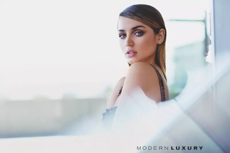 Aktris Ana de Armas stuns dina pakéan Dior