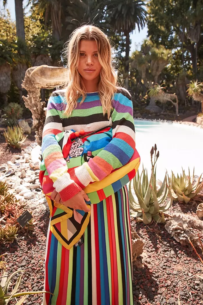 Sofia Richie pozon për koleksionin Weekend Max Mara Flutterflies. Foto: Dewey Nicks