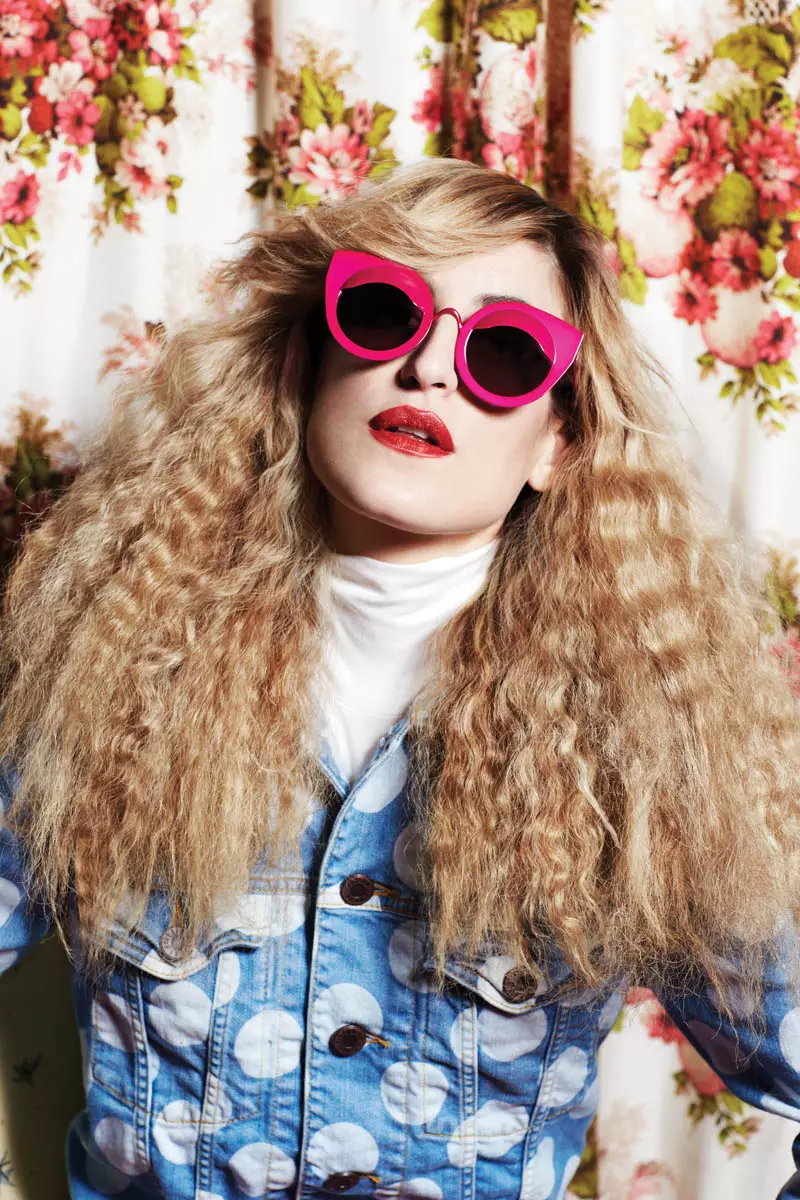 Ioanna Gika Stars katika 70's Inspired, House of Holland Spring Spring 2013 Eyewear Kampeni