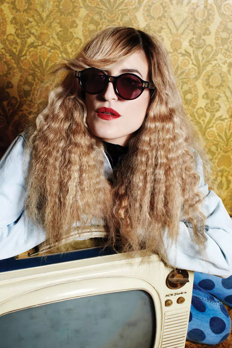 Ioanna Gika Stars katika 70's Inspired, House of Holland Spring Spring 2013 Eyewear Kampeni