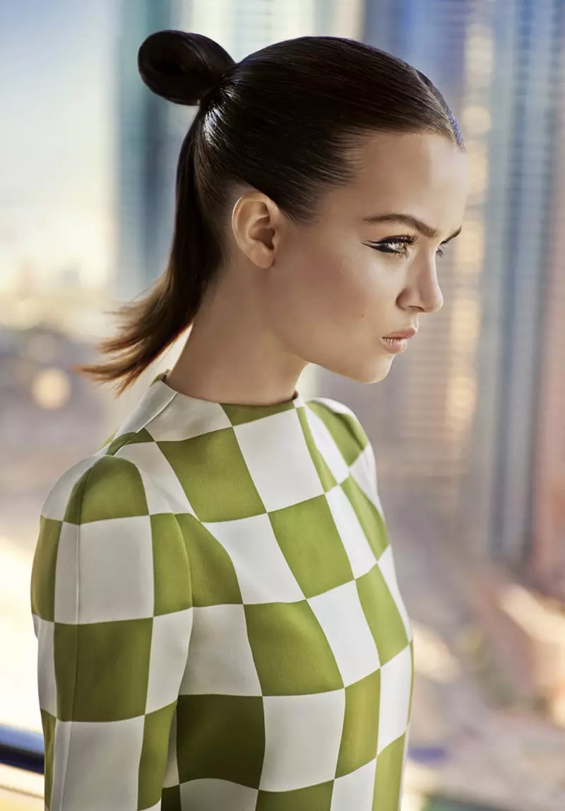 Josephine Skriver Dons Louis Vuitton untuk Eurowoman oleh Jonas Bie