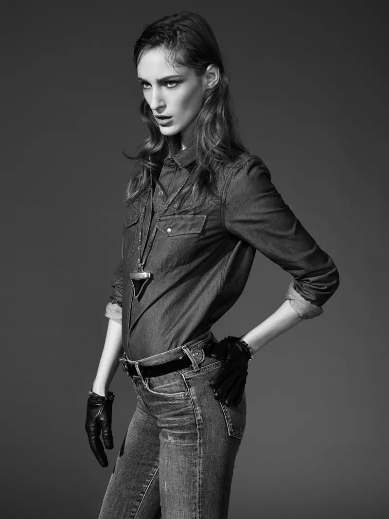 Franzi Mueller adalah 'Super Casual' untuk FORWARD oleh Elyse Walker Shoot