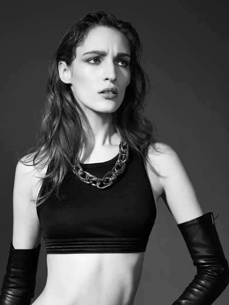 Franzi Mueller é 'Super Casual' para FORWARD de Elyse Walker Shoot