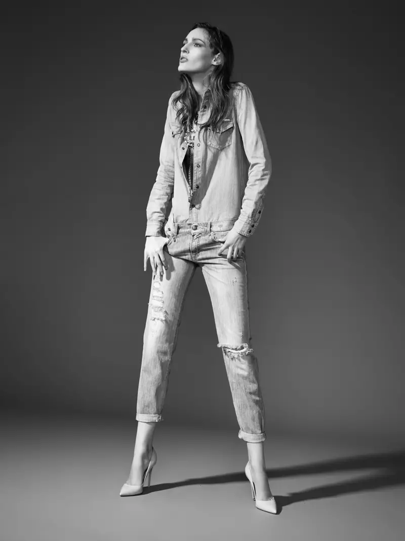 Franzi Mueller adalah 'Super Casual' untuk FORWARD oleh Elyse Walker Shoot