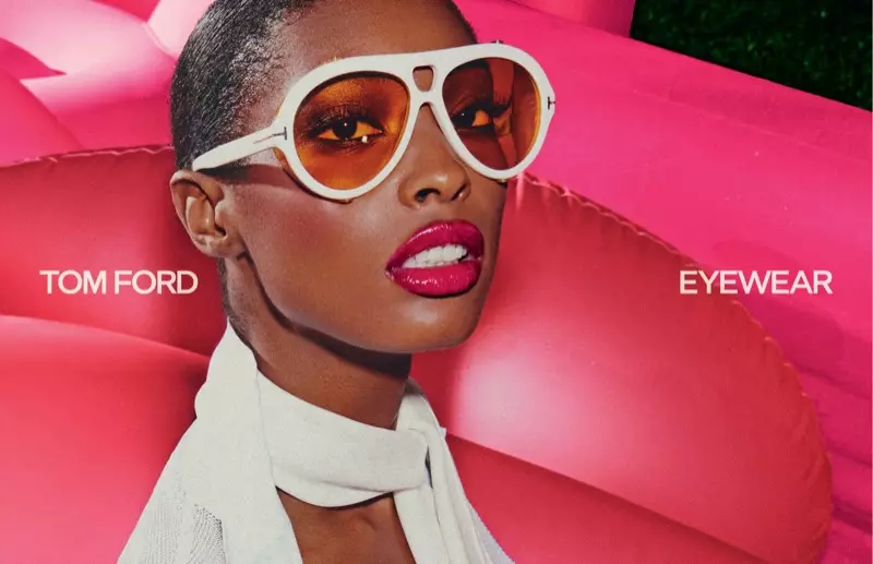 Makala Johnson entuk closeup ing kampanye Tom Ford Eyewear musim semi-musim panas 2021.