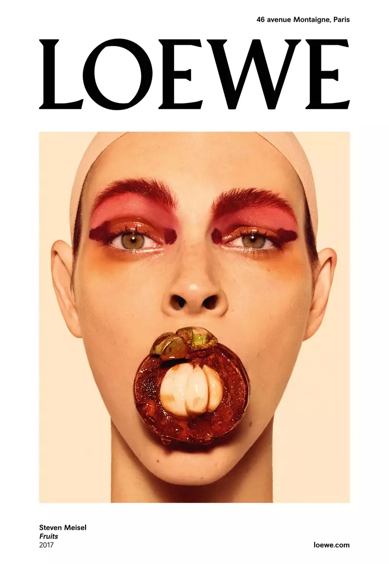 LOEWE羅意威在“Fruits”2018春季廣告大片中加入山竹