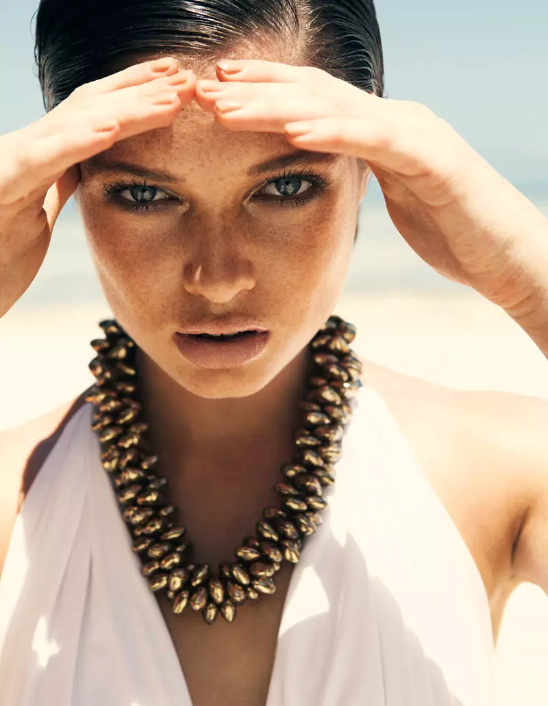 Sandrah Hellberg es una belleza bronceada para Fredrik Wannerstedt en DV Mode Summer 2013