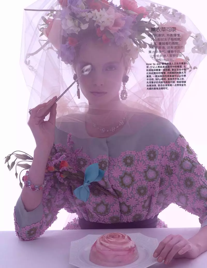 Amber Grey capture l'heure du thé chic pour Marie Claire Chine