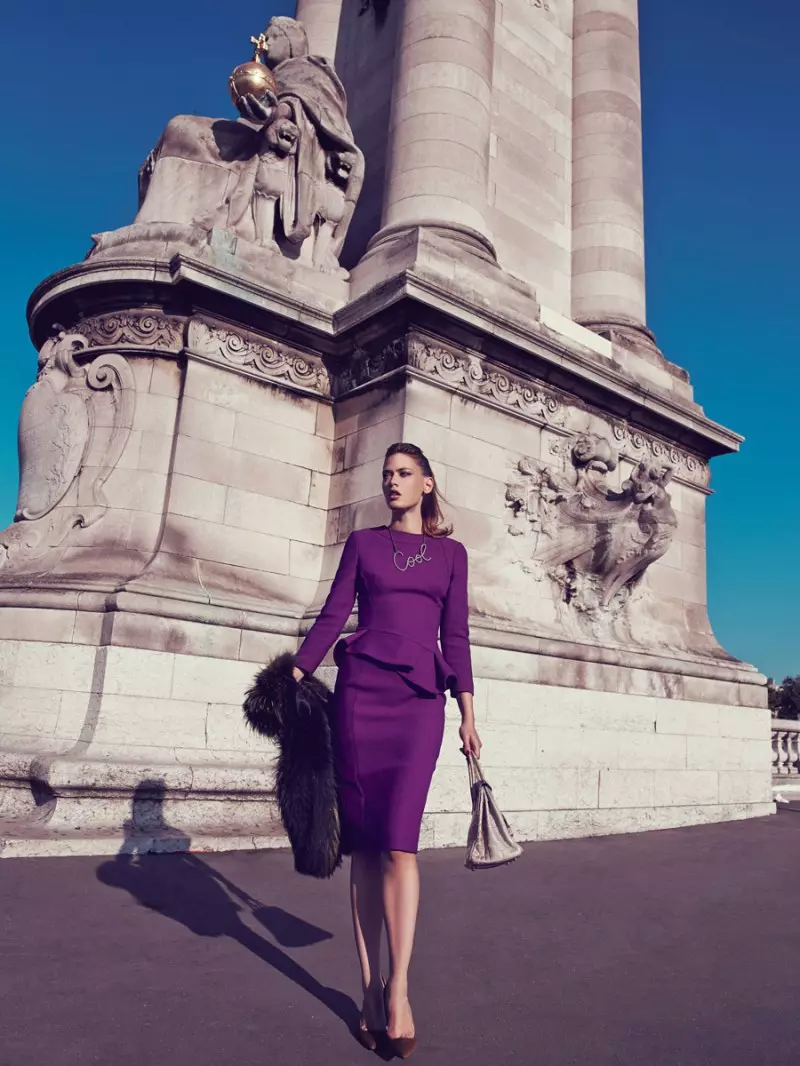 Sarah Emilia is Parisian Chic voor Marie Claire China door Dennison Bertram