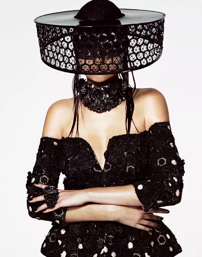 Josephine Skriver yog Hat Lady rau V Magazine Online los ntawm Jason Kim