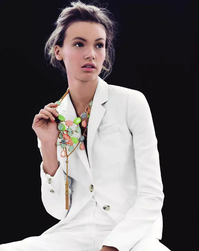 Mona Johannesson Wọ Awọn ohun-ọṣọ Awọ fun J. Crew's April Style Guide