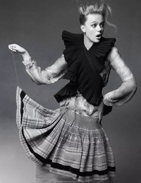 Frida Gustavsson 和 Mona Johannesson 为 Bon #55 Winter 2010 Hasse Nielsen