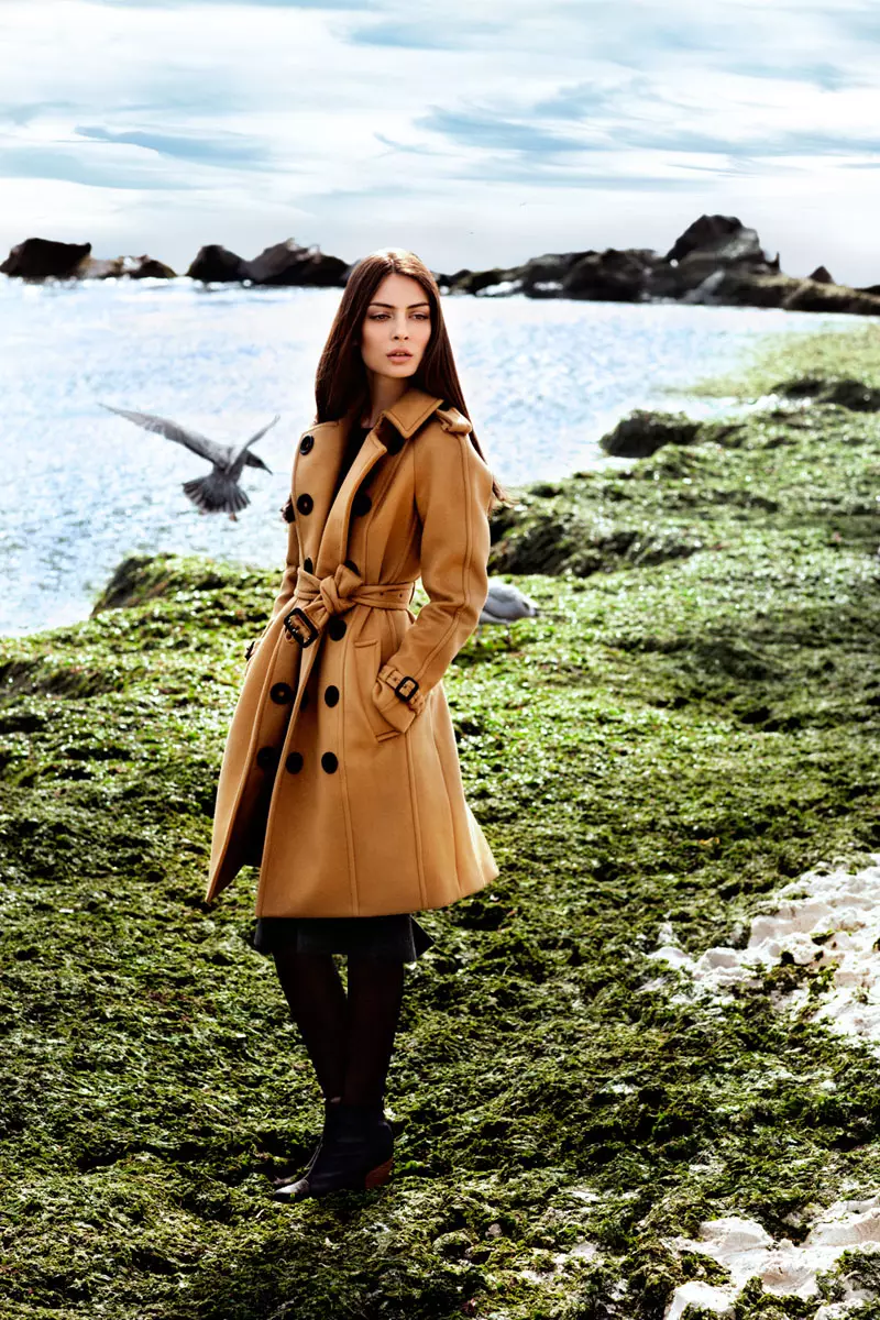 Paula ni Della Bass sa “Burberry Days in Long Beach” para sa Fashion Gone Rogue