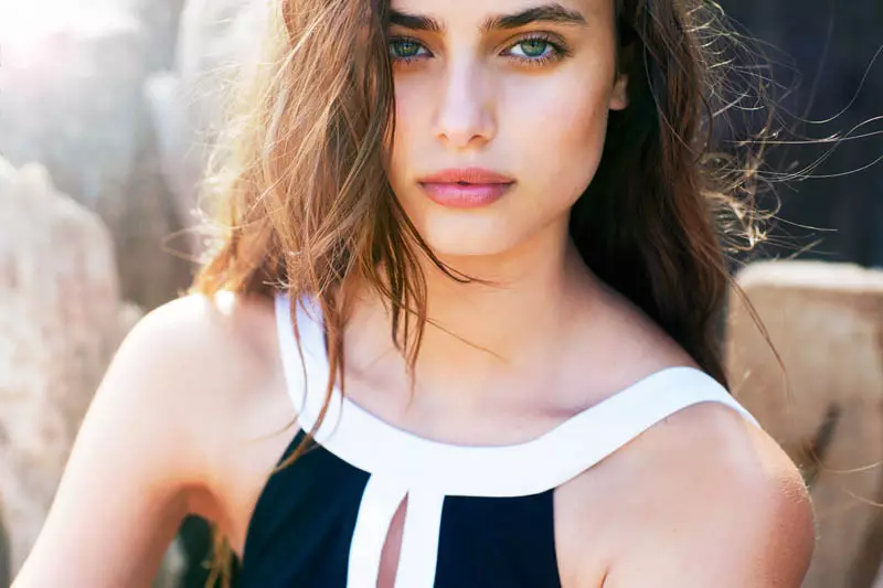 Taylor Hill na Della Bass katika "Water Baby" kwa Fashion Gone Rogue