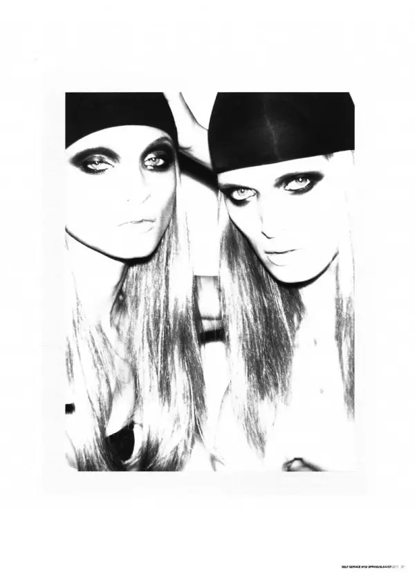 Malgosia Bela & Anna Selezneva pa Ezra Petronio pou Self Service Spring 2010