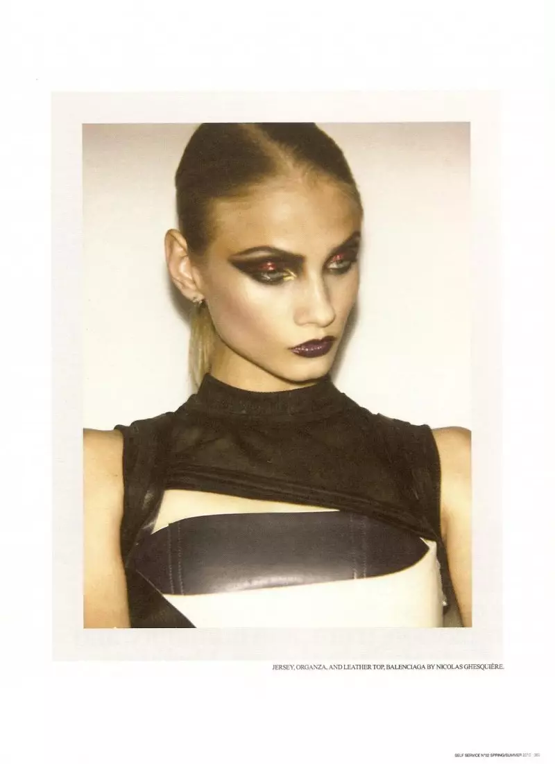 Self Service Spring 2010 အတွက် Ezra Petronio မှ Malgosia Bela နှင့် Anna Selezneva