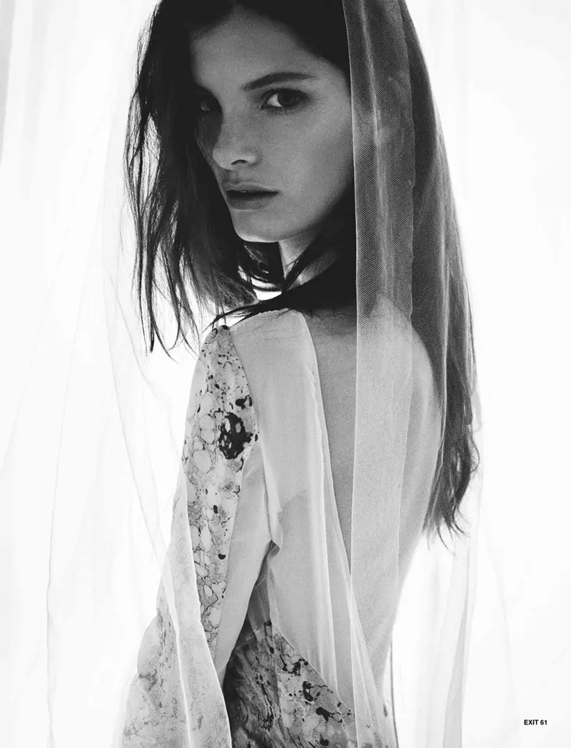 Ava Smith revêt un style romantique pour Exit Magazine A/W 2012 par Benny Horne