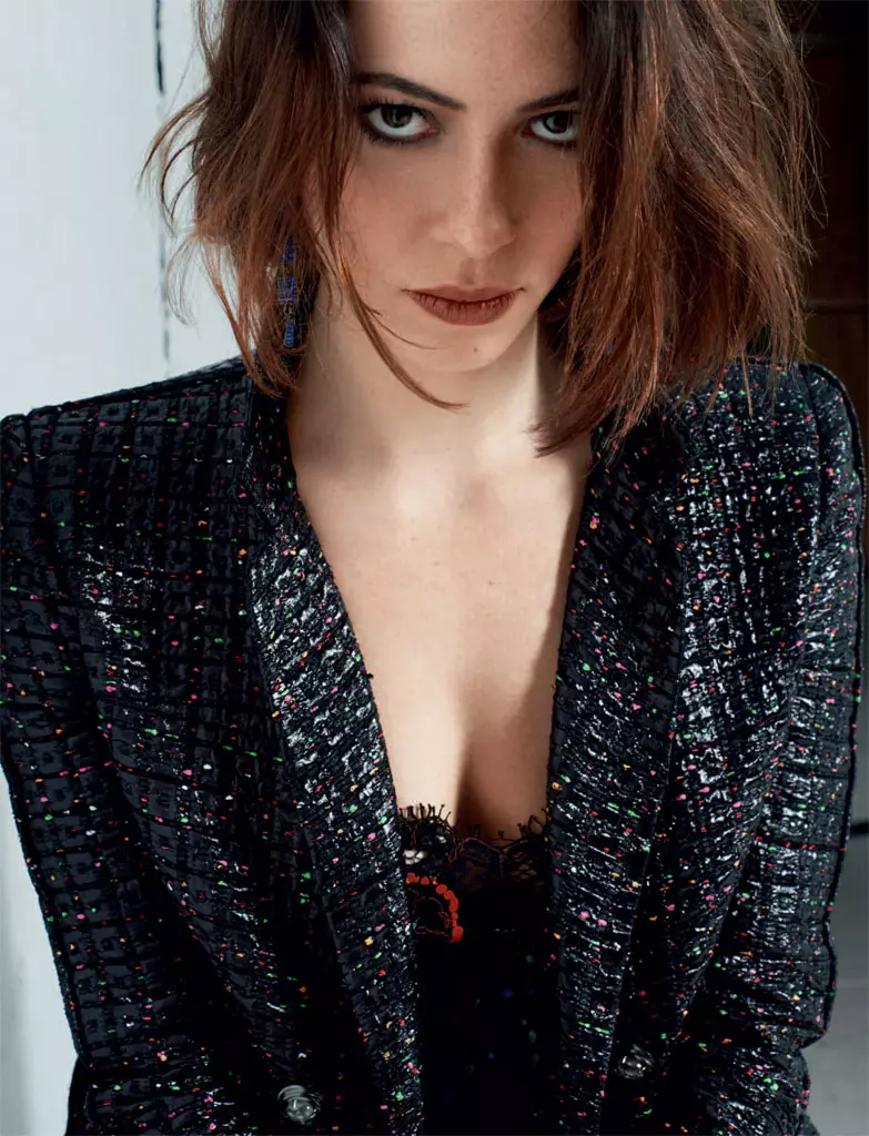 Rebecca Hall poserer for Blossom Berkofsky i CRASH Magazine