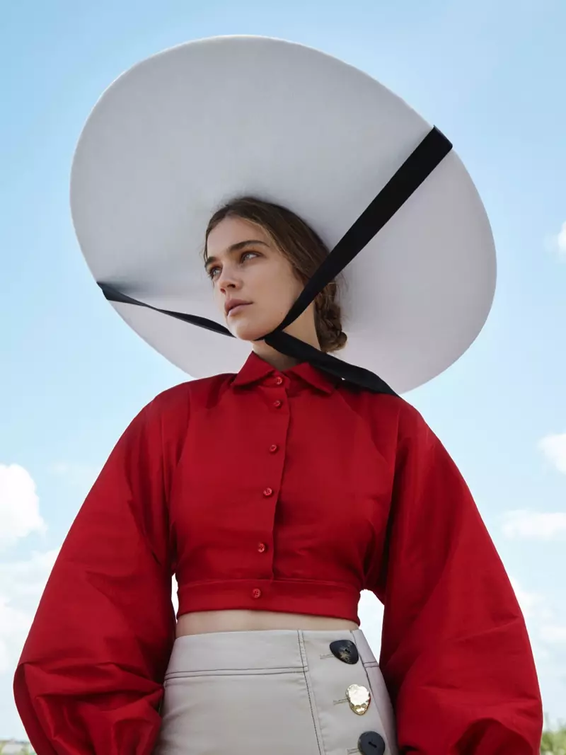 Kim Noorda is in 'Mad Hatter' foar L'Officiel Nederlân