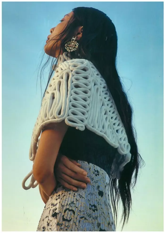 Sung Hee Kim ເປັນ Siren ຢູ່ທະເລສໍາລັບ Harper's Bazaar ເກົາຫຼີ