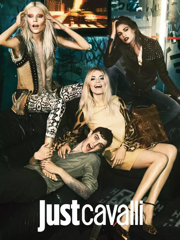 Kendra Spears, Hailey Clauson e Aline Weber si esibiscono per la campagna Autunno 2012 di Just Cavalli di Giampaolo Sgura