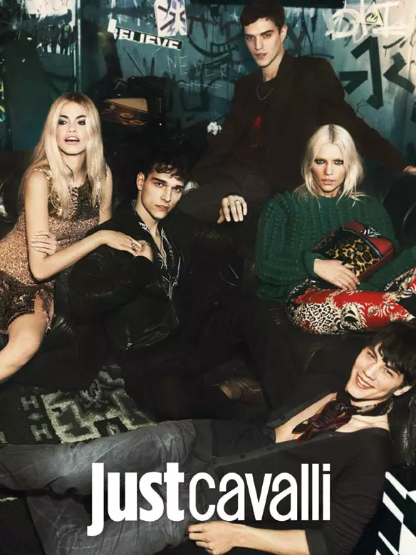 Kendra Spears, Hailey Clauson e Aline Weber si esibiscono per la campagna Autunno 2012 di Just Cavalli di Giampaolo Sgura