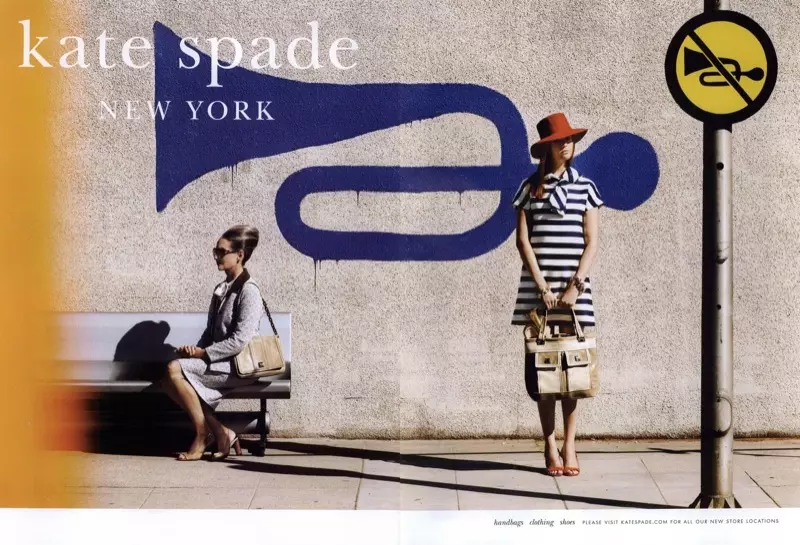 Kate Spade 2009 yil bahor-yoz reklama kampaniyasi uchun o'ynoqi sahnani taqdim etadi