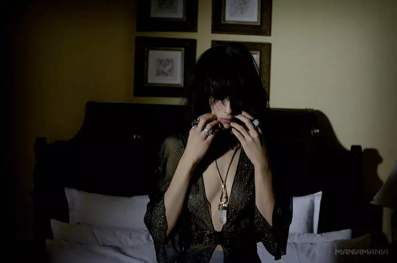 ManiaMania e lesitala Jamie Bochert mo lana