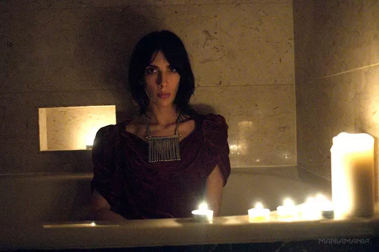 ManiaMania ينتقي Jamie Bochert من أجلها