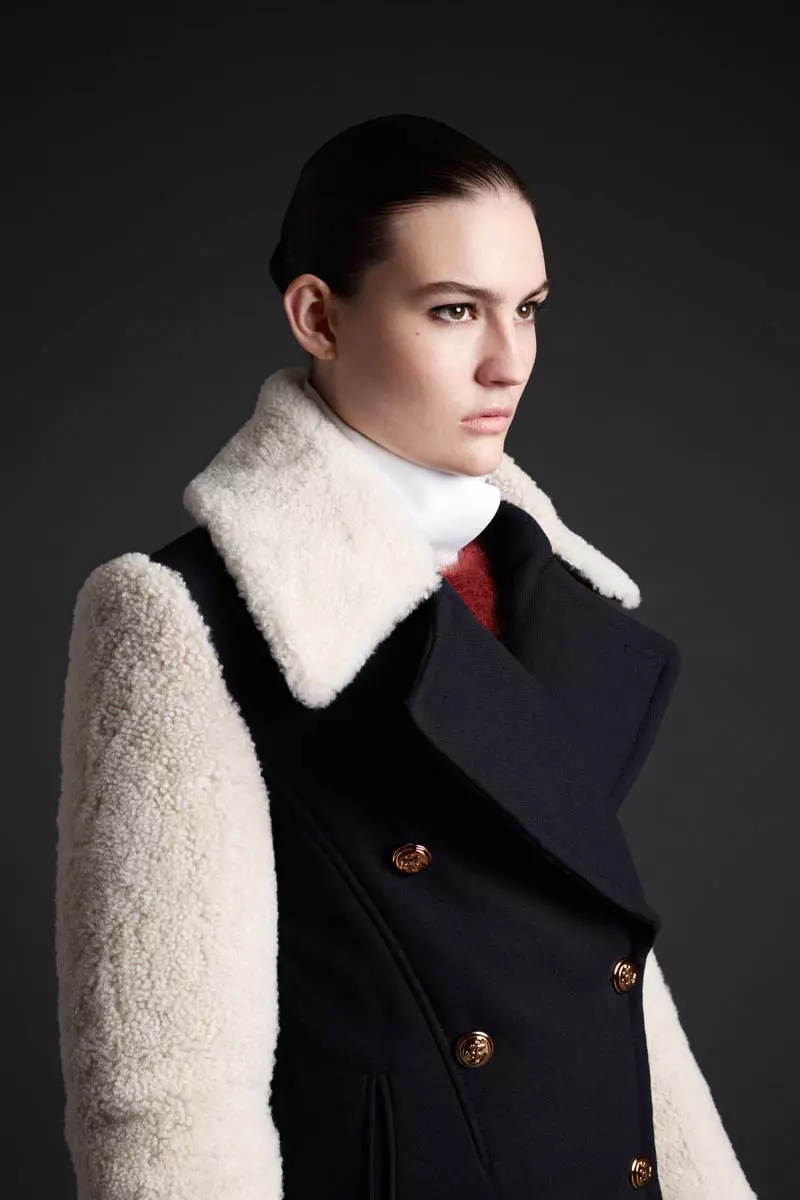 Maria Bradley modelt die Herbst/Winter-Kollektion 2013 von McQ Alexander McQueen