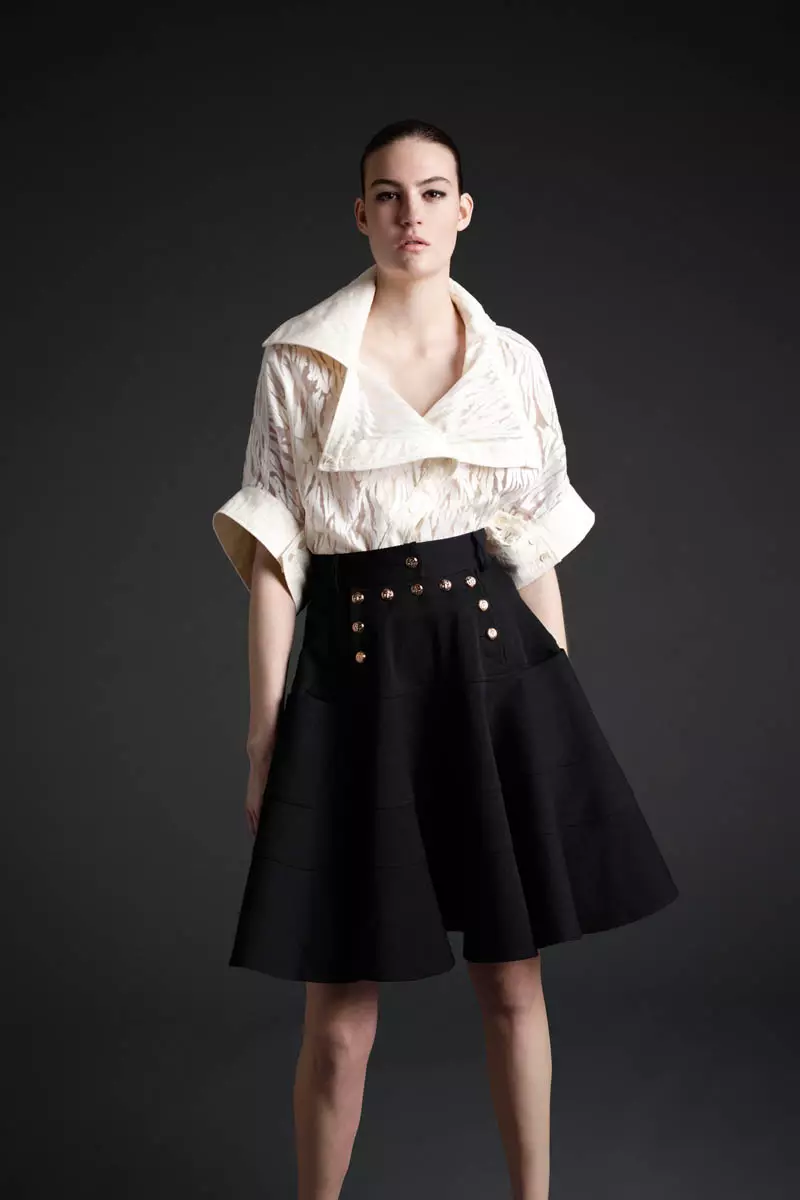 Maria Bradley modellerar McQ Alexander McQueens höst-/vinterkollektion 2013