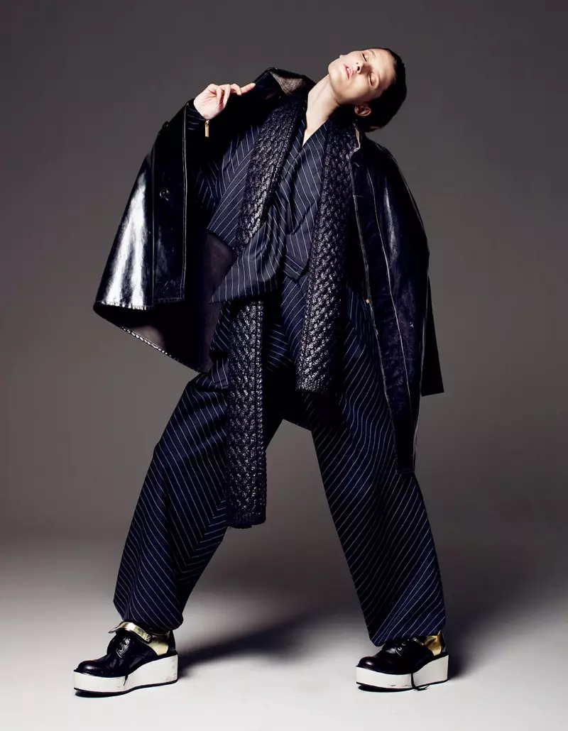 Marie Piovesan indossa uno stile drappeggiato in W Korea Shoot di Gianluca Fontana