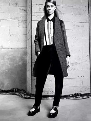 Ondria Hardin retenue pour le lookbook Sandro automne-hiver 2013