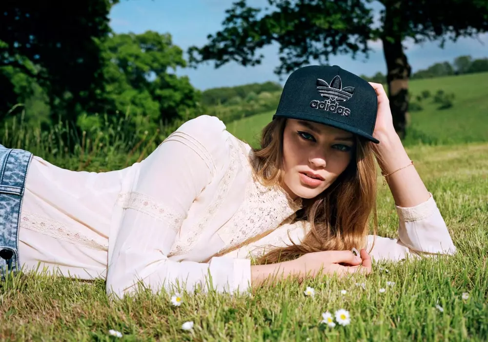 Ondria Hardin thiab Hanna Sorheim Star in Urban Outfitters 'Late Summer Lookbook