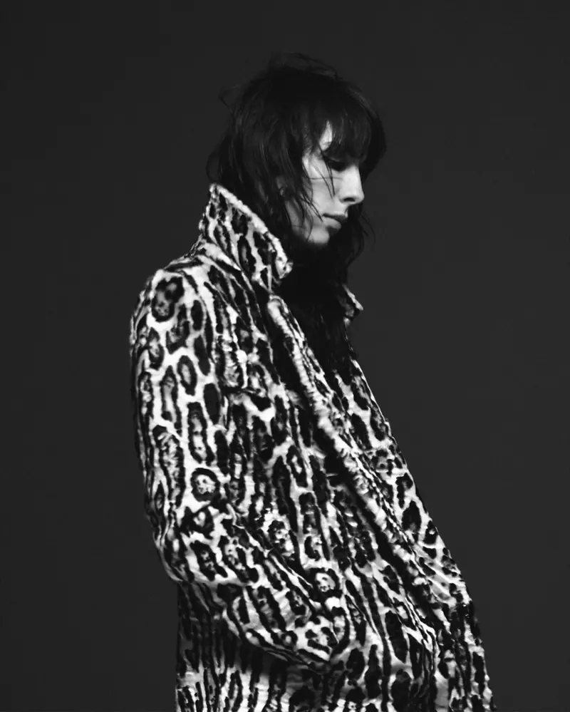 O estampado animal destaca na campaña outono 2019 de Saint Laurent