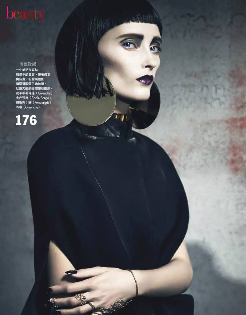 Iekeliene Stange ndi Kukongola kwa Gothic ku Vogue Taiwan February 2013 wolemba Yossi Michaeli