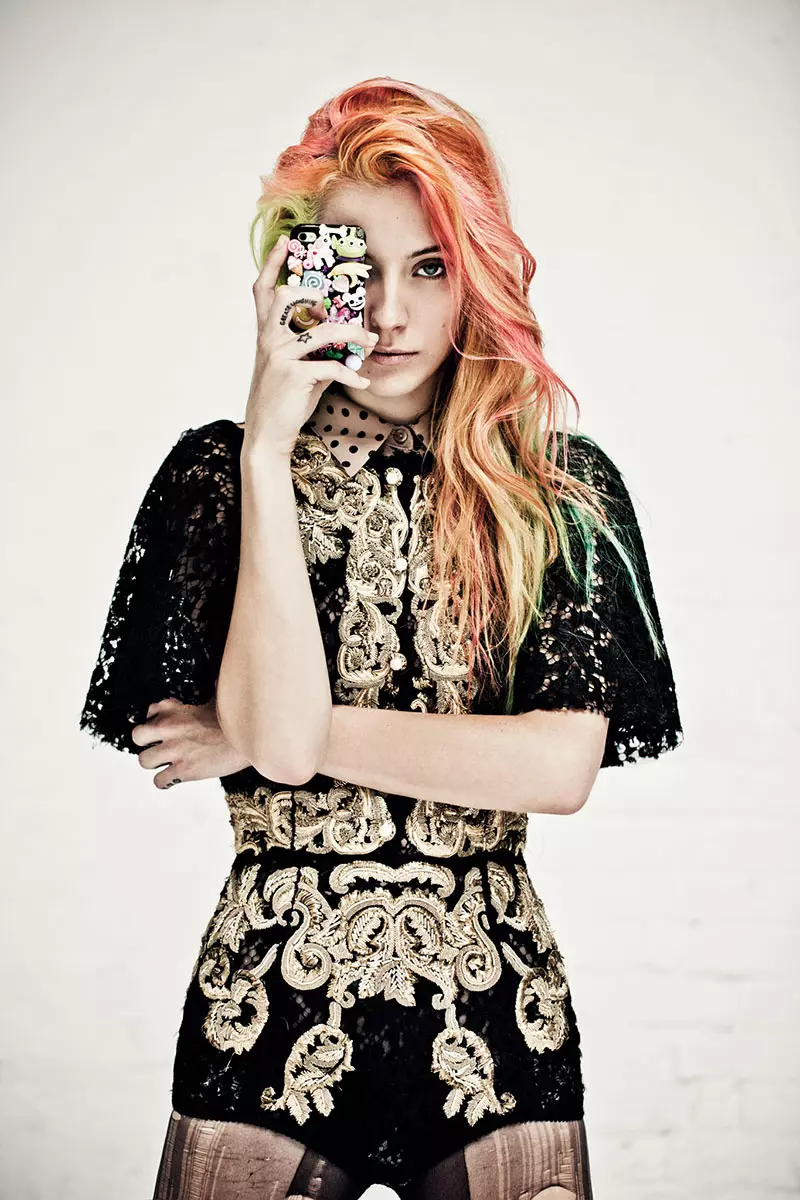 Chloe Norgaard è una disadattata per Metal Magazine #28