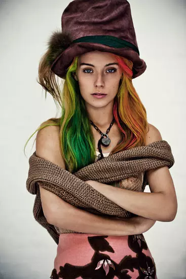 Chloe Norgaard është e papërshtatshme për Revistën Metal #28