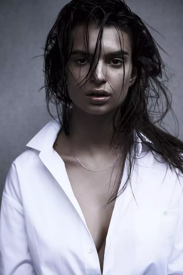 Emily Ratajkowski är (överraskande) täckt i S Moda Shoot