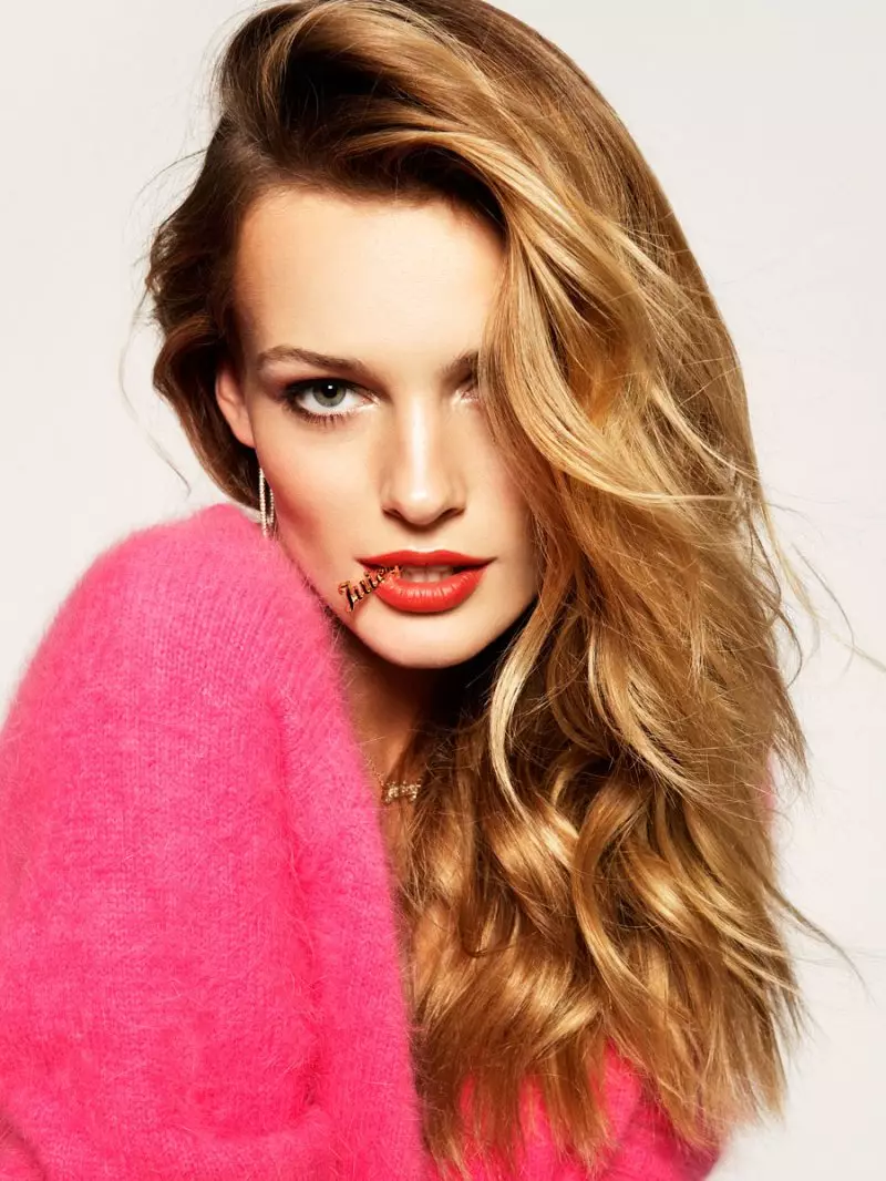 Juicy Couture's Holiday 2012 Collection တွင် Edita Vilkeviciute သည် Glam ဖြစ်သည်