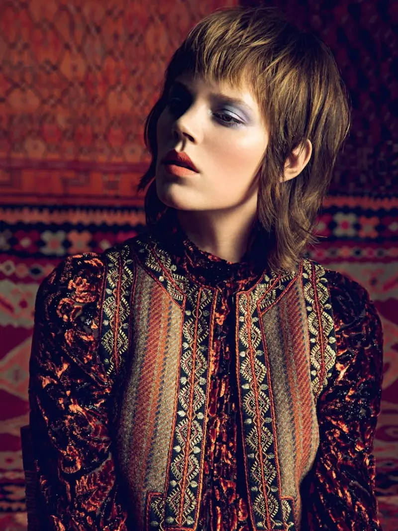 Freja Beha Erichsen modeluje folkowe style dla Inez i Vinoodh w Vogue Australia