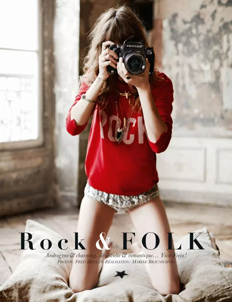 Freja Beha Erichsen muterkeun hiji fotografer pikeun Fred Meylan di Glamour Perancis