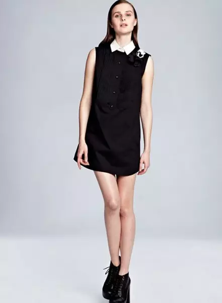 Friends & Associates omfavner stilige uniformer for sin Resort 2013-kolleksjon