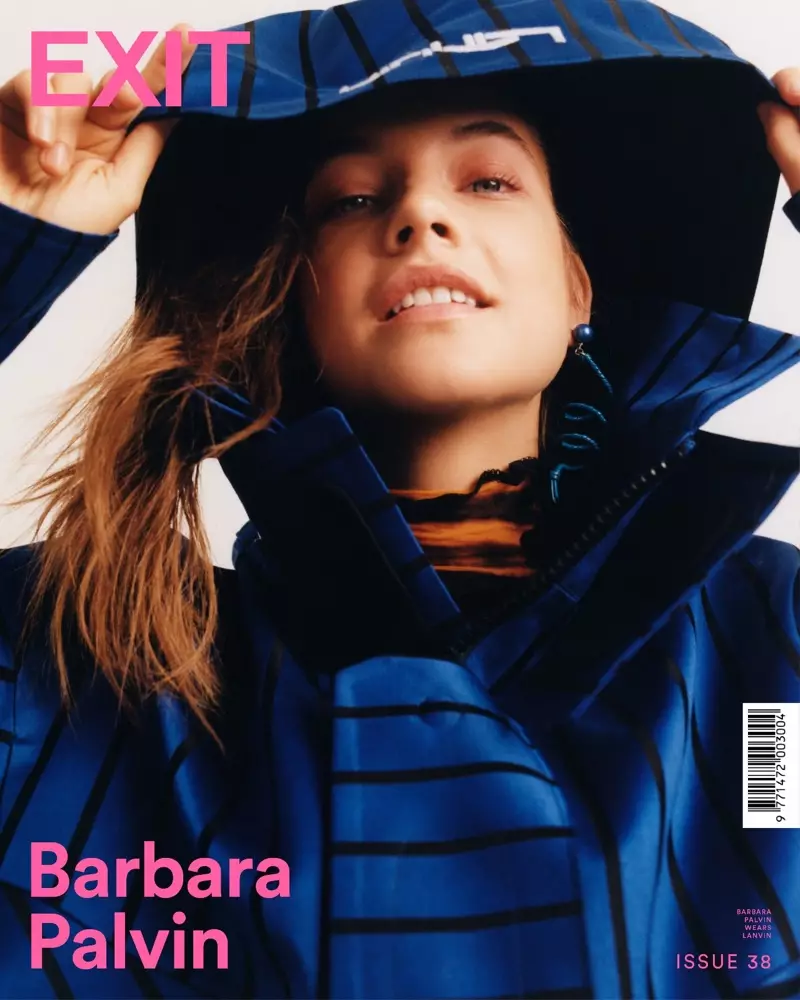 Barbara Palvin pose dans des looks fantaisistes pour EXIT Magazine