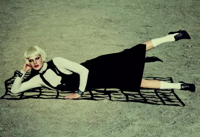 Querelle Jansen ໂດຍ Ellen von Unwerth ສໍາລັບ Grey #5