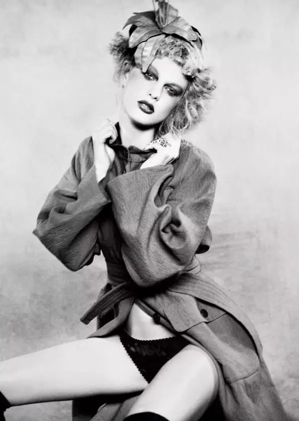 Patricia van der Vliet los ntawm Ellen von Unwerth rau Grey S/S 2011