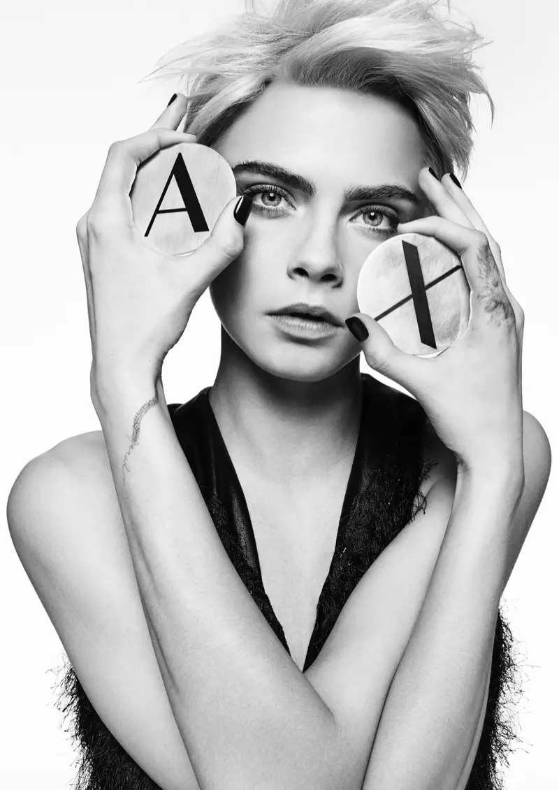 Mae'r actores a'r model Cara Delevingne yn ymddangos yn ymgyrch hydref-gaeaf 2017 AX Armani Exchange